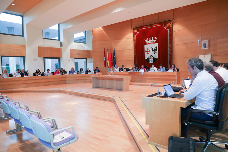 El Pleno de Alcobendas aprueba agilizar la concesión de las licencias municipales