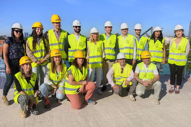 La Alcaldesa de Alcobendas, Rocío García Alcántara y el Concejal de Urbanismo y Vivienda, Jesús Montero, visitan las obras de las 39 viviendas públicas de alquiler de la Av. de España