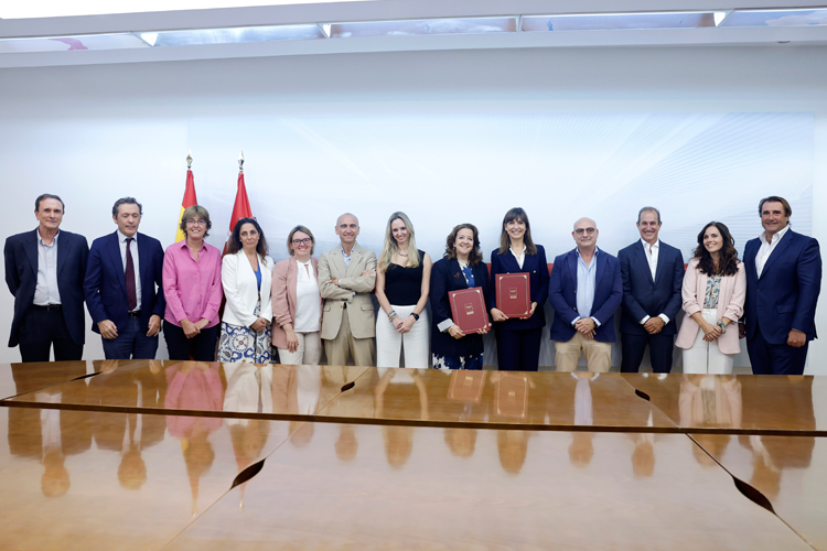 La Comunidad de Madrid firma un convenio con la Fundación CRIS contra el cáncer para crear un Instituto de Investigación sobre esta enfermedad