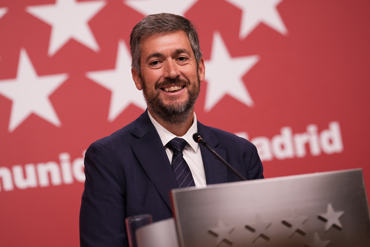 La Comunidad de Madrid concede su Medalla Internacional de las Artes a Manuel Alejandro.