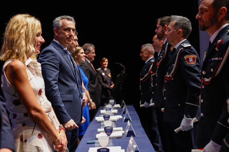La Comunidad de Madrid refuerza la formación de las policías locales con la promoción de 24 inspectores y 39 oficiales