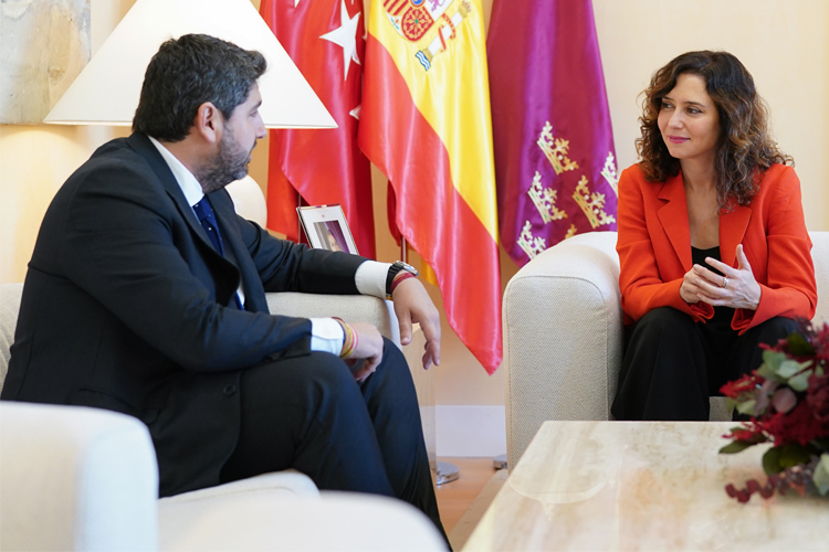 Díaz Ayuso se reúne en la Real Casa de Correos con el Presidente de la Región de Murcia