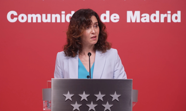 Díaz Ayuso pide a los españoles “que tengan los ojos abiertos ante la situación más peligrosa que ha tenido España en democracia: Sanchismo es chavismo”