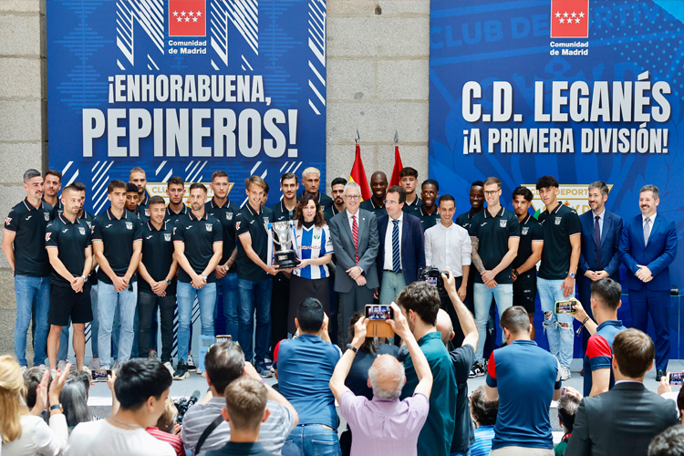 Díaz Ayuso, tras el ascenso del CD Leganés: “La Comunidad de Madrid puede presumir de tener cinco equipos en Primera División”