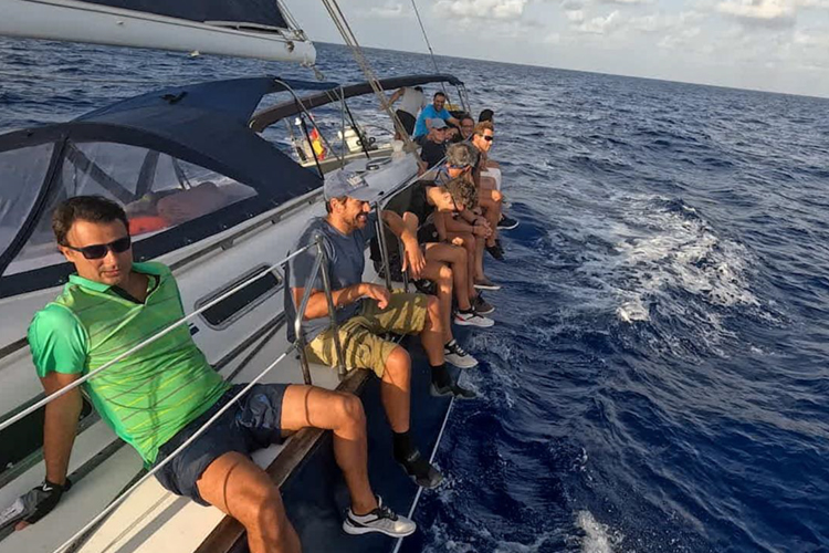 Miguel Ángel Tobías culmina su rodaje más desafiante tras haber cruzado el océano Atlántico a vela junto a 11 desconocidos en un viaje tan peligroso como transformador