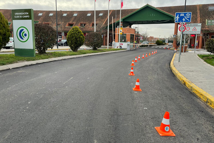 El Ministerio del Interior obliga a eliminar la barrera de seguridad, los semáforos, y los lectores de matrículas de acceso a la Urbanización Club de Campo de San Sebastián de los Reyes