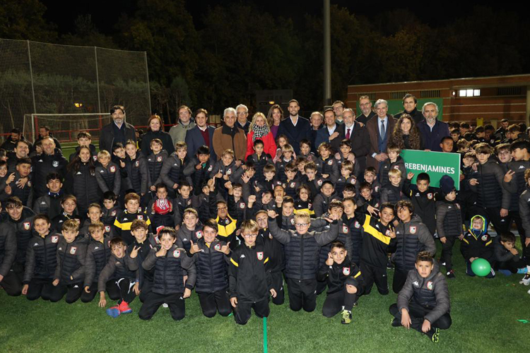 El Alcobendas CF presenta los equipos de la temporada 2023/2024 y homenajea al futbolista Mario Suárez tras su retirada 