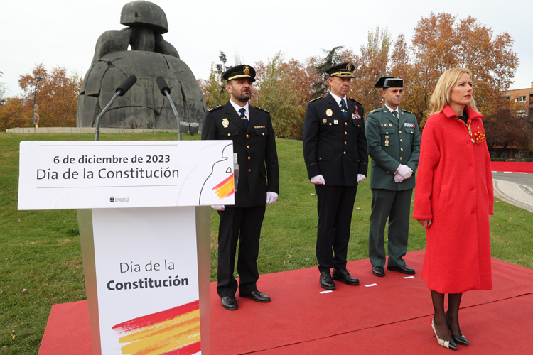 Centenares de vecinos celebran el Día de la Constitución Española en Alcobendas