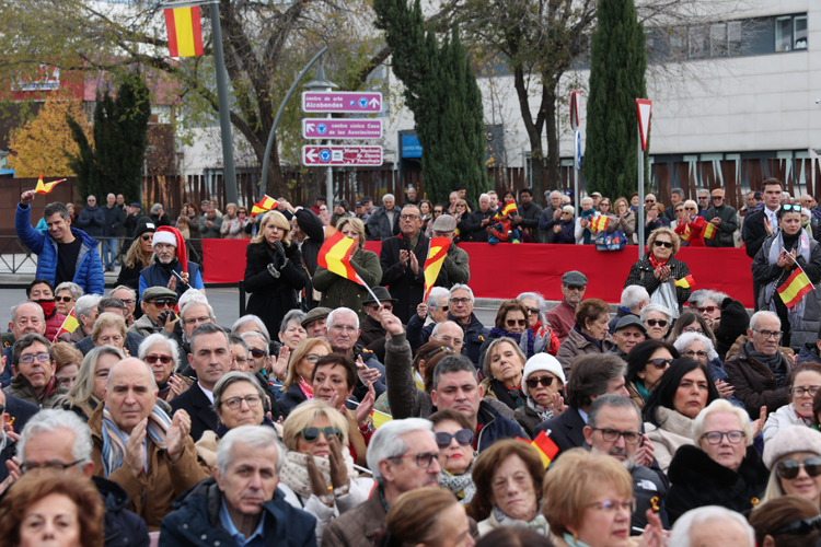 Centenares de vecinos celebran el Día de la Constitución Española en Alcobendas