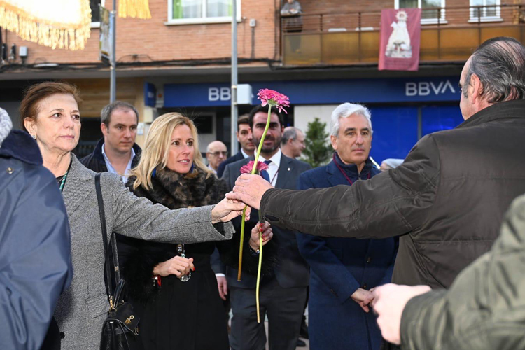 Alcobendas se vuelca llenando las calles en la Ofrenda Floral a la Virgen de la Paz