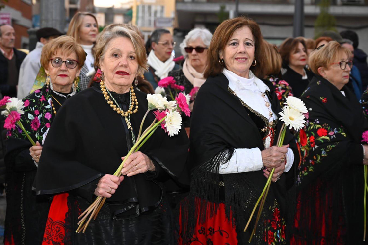 Alcobendas se vuelca llenando las calles en la Ofrenda Floral a la Virgen de la Paz