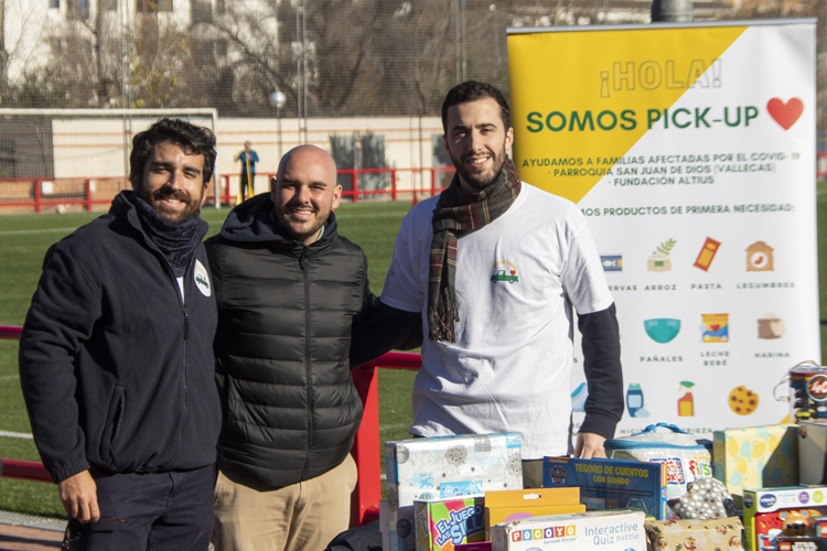 El Alcobendas CF recoge decenas de juguetes durante el Torneo Solidario de Navidad de Fútbol 7