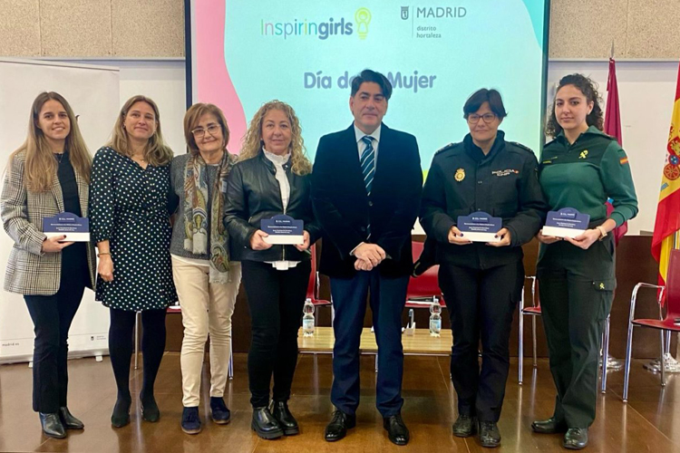 Hortaleza celebra el 8M con un encuentro entre escolares y mujeres inspiradoras