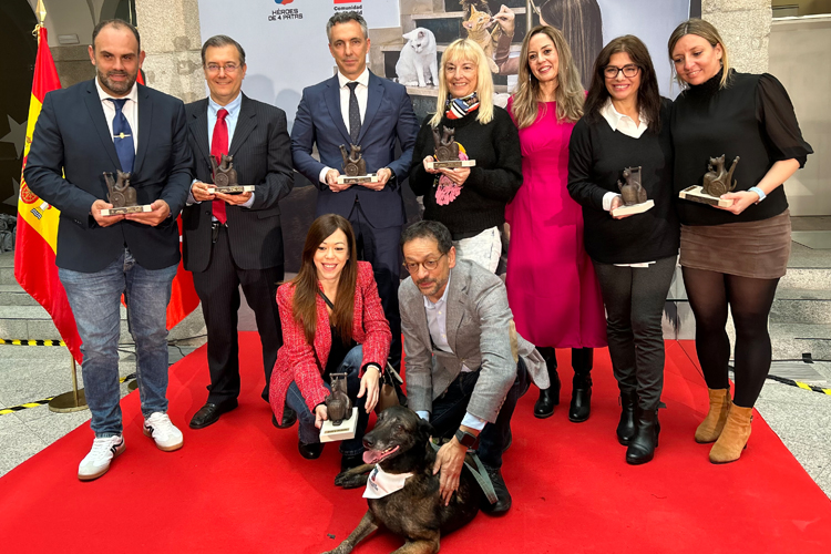 La Comunidad de Madrid acoge la presentación de la campaña 'Adopta un Héroe de 4 Patas'