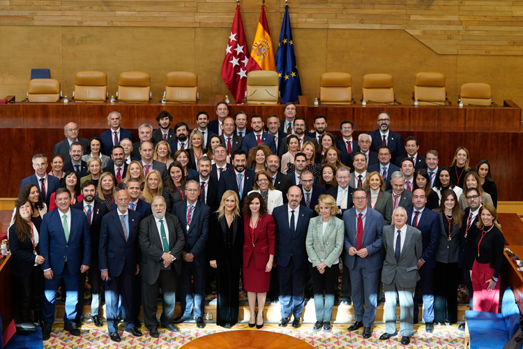 Díaz Ayuso reivindica Madrid como 'una Comunidad leal al servicio de España y un factor de estabilidad y cohesión de nuestro país”