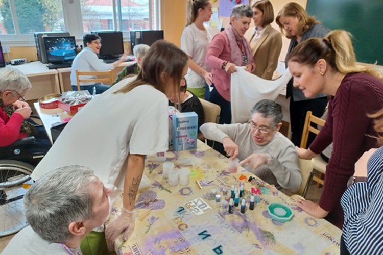 La Comunidad de Madrid participa en una iniciativa pionera en España que proporciona un hogar a 149 mujeres con discapacidad intelectual 