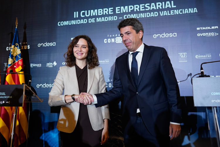 Díaz Ayuso proyecta la Comunidad de Madrid como el “nodo logístico del sur de Europa” de la mano del Puerto de Valencia para el transporte marítimo 