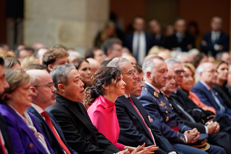 Díaz Ayuso reivindica la Constitución como “dique de contención frente a quien nos quiere separar”: “Unos pocos no pueden destruir lo que construimos entre tantos” 