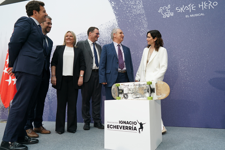 Díaz Ayuso recibe la batería de Miguel Ángel Blanco que se expondrá en el futuro Centro Memorial de Víctimas del Terrorismo de Madrid