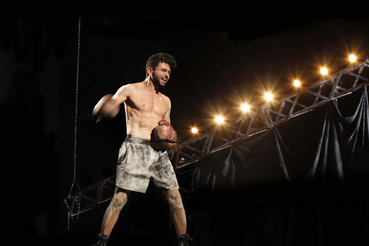 El Teatro Pavón convierte su escenario en un ring de boxeo en “Puños de harina”